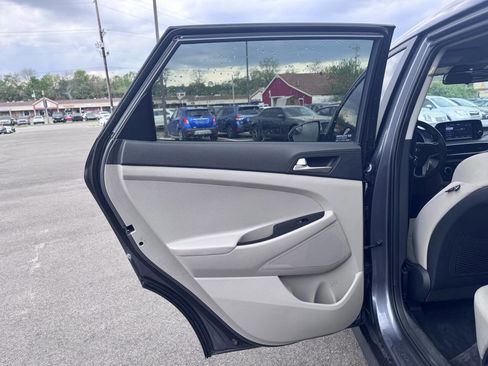 Used 2019 Hyundai Tucson SE image 12