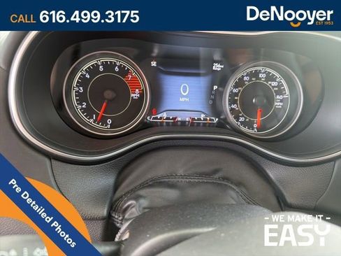 Used 2019 Jeep Cherokee Overland w/ Technology Group AWD/4WD image 12