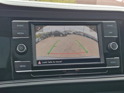 Used 2020 Volkswagen Jetta SE w/ SE Cold Weather Package FWD image 24