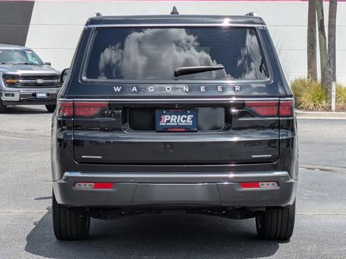 Used 2022 Jeep Wagoneer Series III w/ Premium Group I AWD/4WD image 6