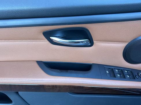 Used 2011 BMW 328i Convertible image 11