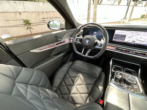 Used 2025 BMW 740i xDrive AWD/4WD image 9