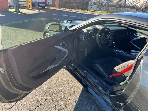 Used 2017 Chevrolet Camaro ZL1 image 17