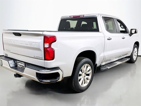 Used 2019 Chevrolet Silverado 1500 Custom w/ Custom Value Package image 4