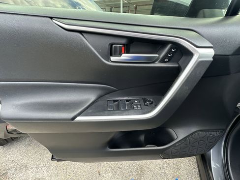 Used 2020 Toyota RAV4 XLE Premium image 32