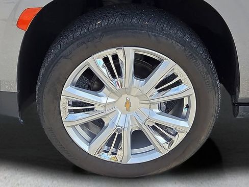 Certified 2022 Chevrolet Suburban High Country AWD/4WD image 9
