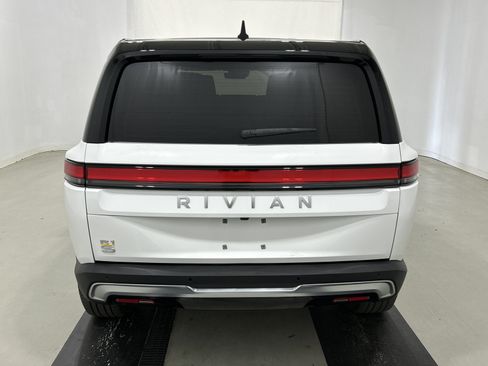 Used 2024 Rivian R1S Adventure AWD/4WD image 4