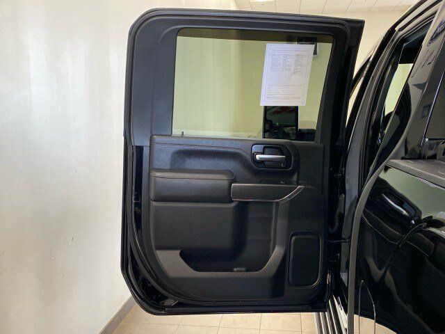 Used 2022 GMC Sierra 2500 AT4 w/ Gooseneck/5TH Wheel Package AWD/4WD image 8