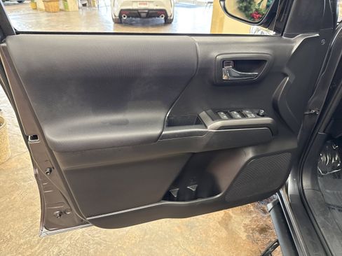 Used 2023 Toyota Tacoma TRD Sport image 23