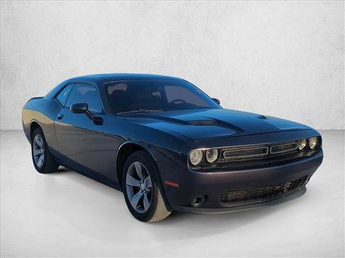 Used 2018 Dodge Challenger SXT RWD image 3