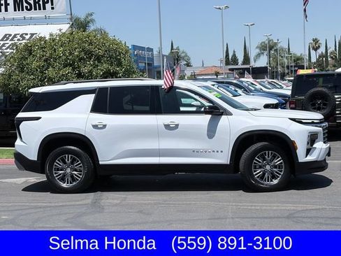 Used 2024 Chevrolet Traverse LT AWD/4WD image 4