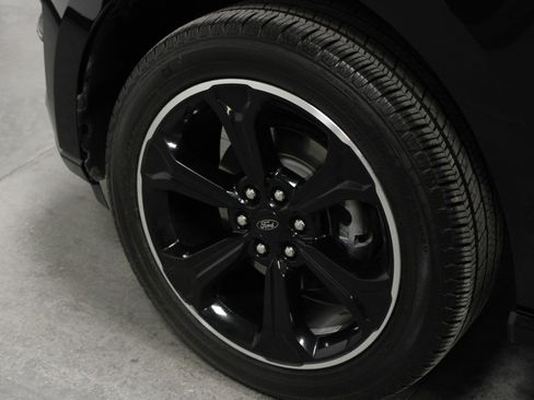 Used 2024 Ford Expedition Limited image 10