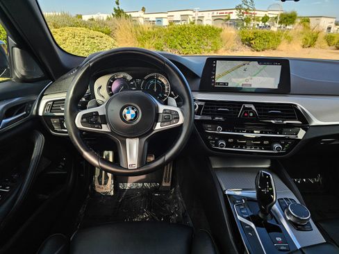 Used 2018 BMW 530e w/ M Sport Package 2 RWD image 25