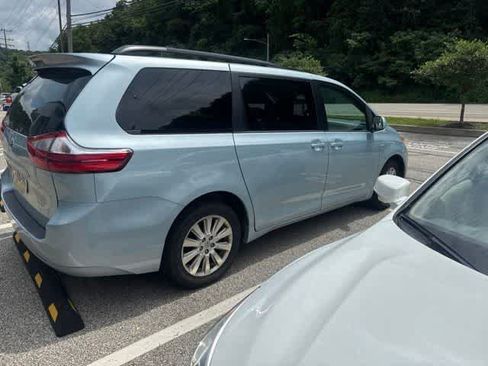 Used 2016 Toyota Sienna LE AWD/4WD image 7