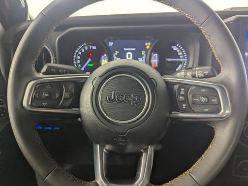 Used 2024 Jeep Wrangler Unlimited Sahara w/ Technology Group AWD/4WD image 19