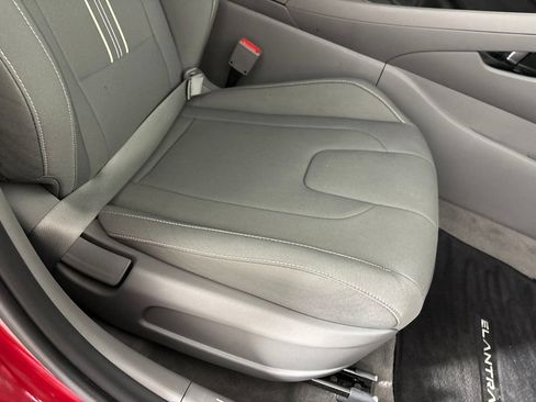 Used 2025 Hyundai Elantra SEL FWD image 31