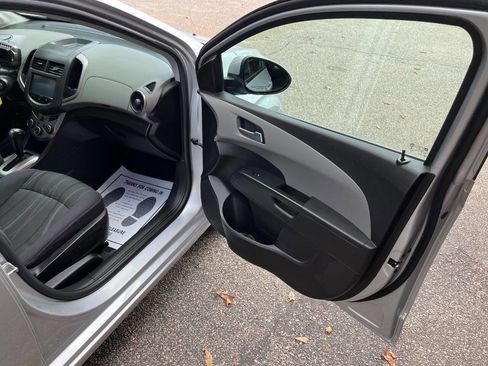 Used 2015 Chevrolet Sonic LT image 17