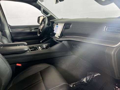 Used 2022 Jeep Wagoneer Series II image 31