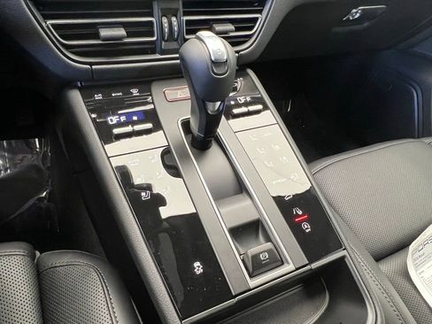 Used 2026 Porsche Macan image 11