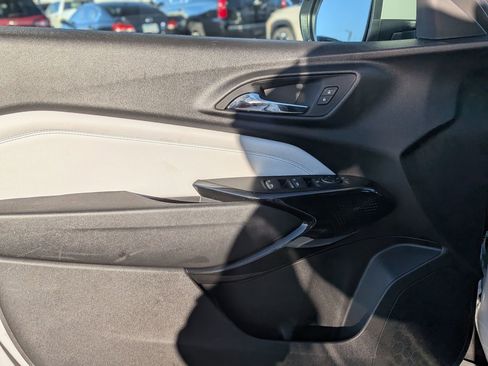 Used 2025 Chevrolet Trax LT w/ LT Convenience Package image 14