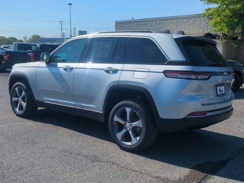 New 2026 Jeep Grand Cherokee Limited w/ Luxury Tech Group II AWD/4WD image 6