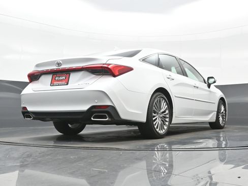 Used 2019 Toyota Avalon Limited image 33