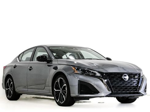 Used 2024 Nissan Altima 2.5 SR FWD image 1
