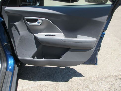 Used 2018 Kia Niro LX FWD image 25