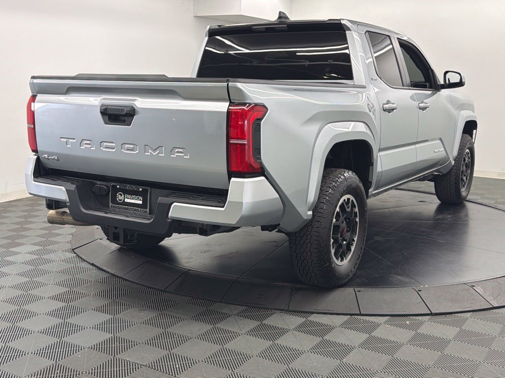 Certified 2025 Toyota Tacoma SR5 AWD/4WD image 10