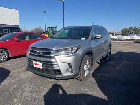 Used 2017 Toyota Highlander Limited image 7
