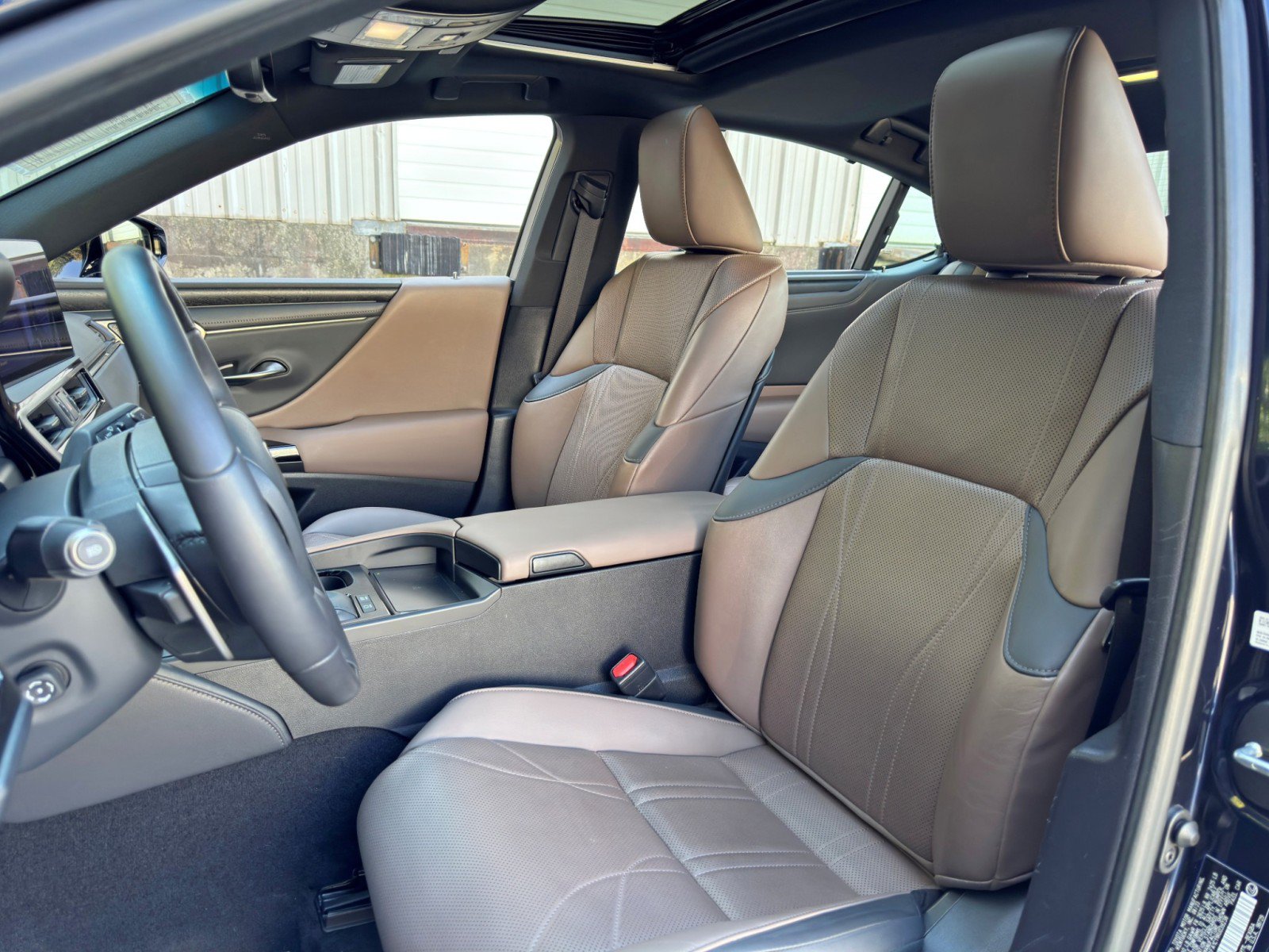 Used 2024 Lexus ES 300h Ultra Luxury w/ Accessory Package (Z2) FWD image 43