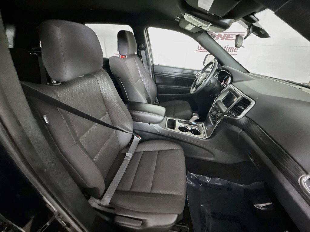 Used 2021 Jeep Grand Cherokee Laredo AWD/4WD image 29