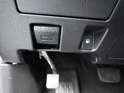 Used 2019 Toyota Highlander XLE image 29