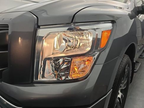 Used 2024 Nissan Titan SV image 14