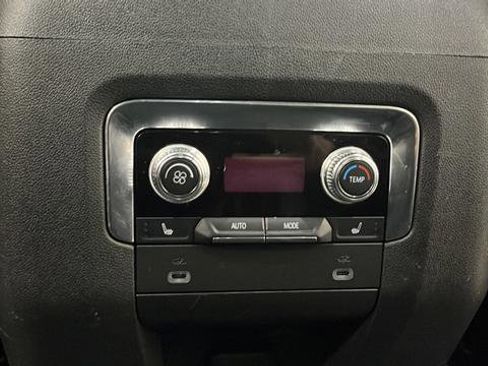 Used 2022 GMC Yukon XL SLT w/ SLT Premium Package AWD/4WD image 39