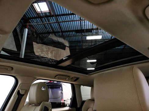 Used 2017 Land Rover Range Rover Sport HSE image 27