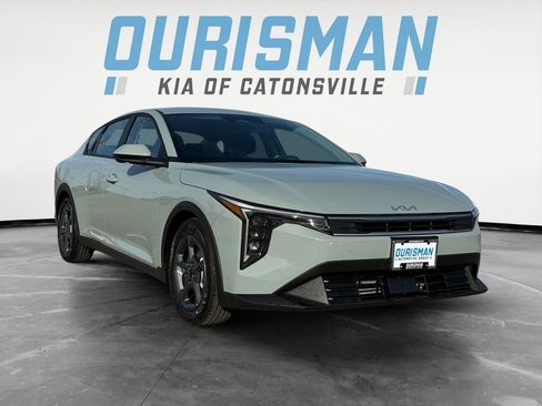 New 2025 Kia K4 LXS image 1