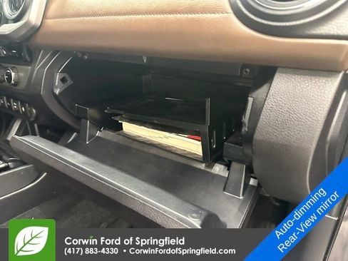 Used 2016 Toyota Tacoma Limited image 9