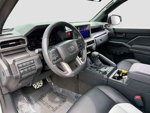 Used 2025 Toyota 4Runner TRD Sport AWD/4WD image 9