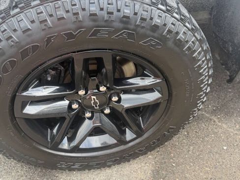 Used 2020 Chevrolet Silverado 1500 Custom Trail Boss w/ Custom Convenience Package AWD/4WD image 20