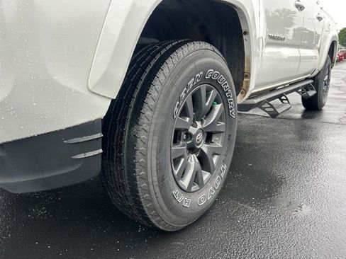 Used 2023 Toyota Tacoma SR5 w/ Technology Package AWD/4WD image 13