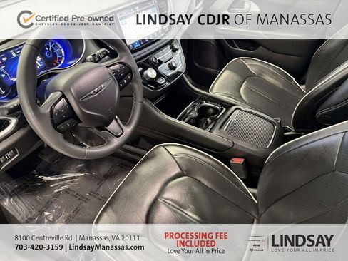 Used 2024 Chrysler Pacifica Premium FWD image 19