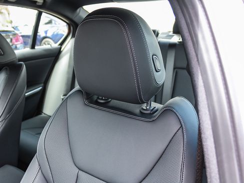 Used 2026 BMW 330i Sedan w/ Convenience Package RWD image 25