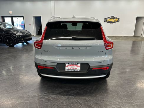 Used 2025 Volvo XC40 B5 Core image 5