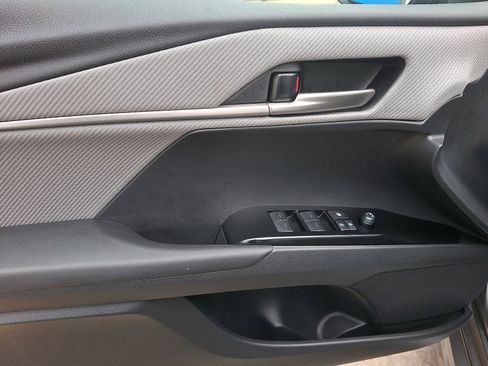 Used 2025 Toyota Camry SE image 12