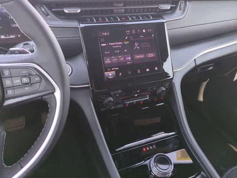 New 2025 Jeep Grand Cherokee L Altitude AWD/4WD image 30