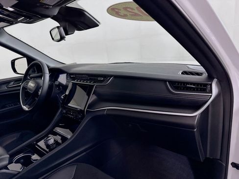 Certified 2023 Jeep Grand Cherokee Altitude image 40