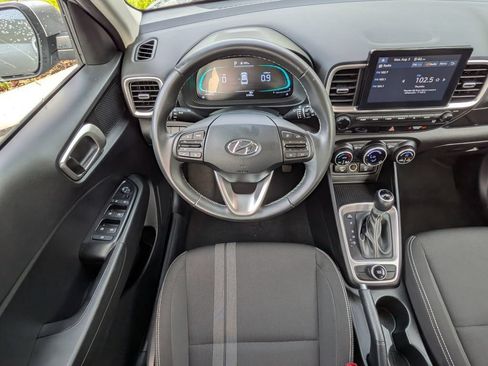 Certified 2025 Hyundai Venue SEL FWD image 17