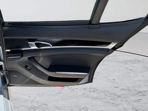 Used 2016 Porsche Panamera S RWD image 26