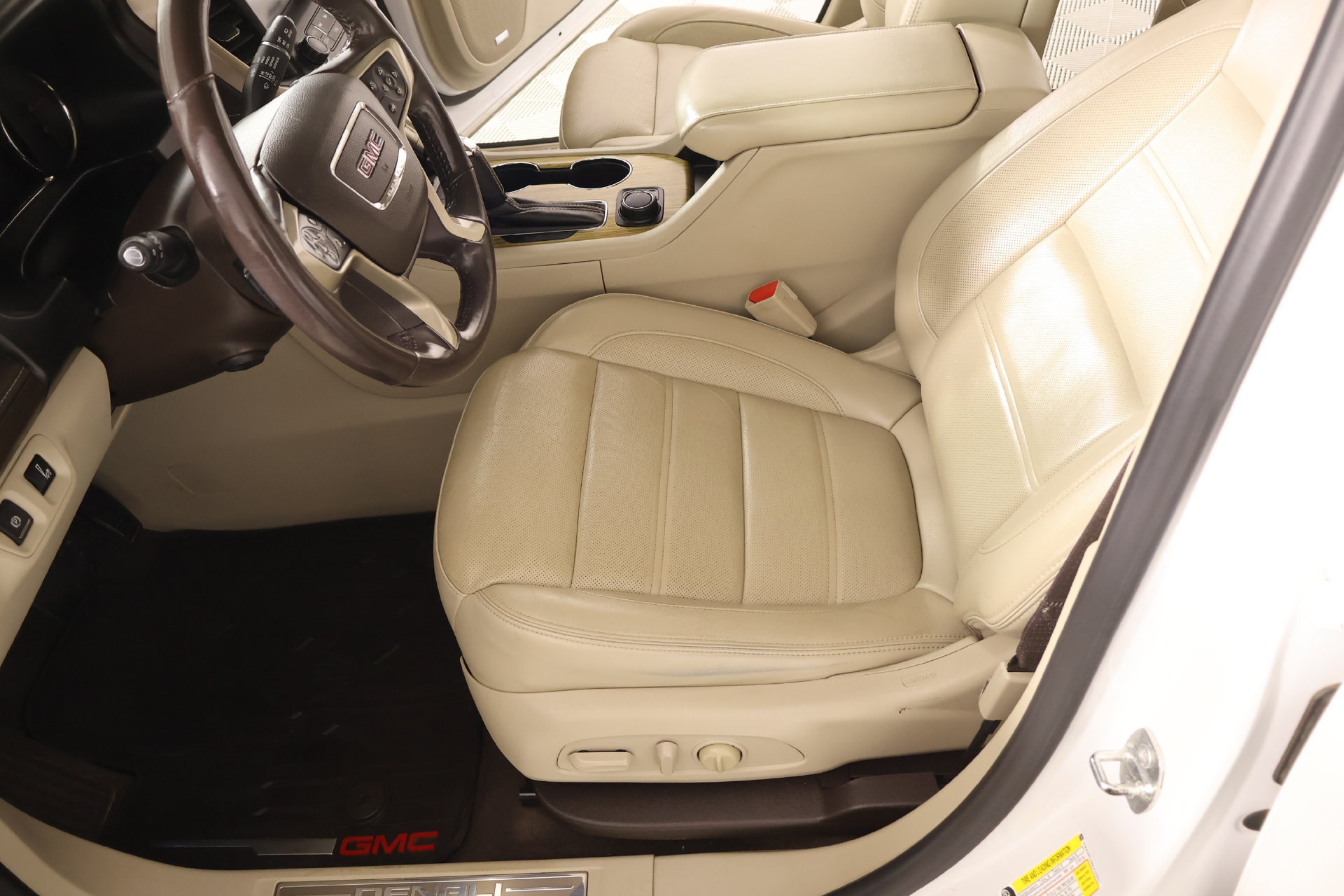 Used 2019 GMC Acadia Denali FWD image 11